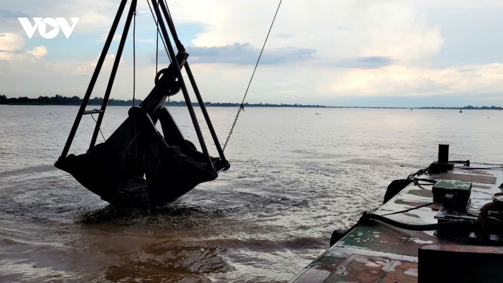 Tiền Giang ngưng nạo vét bùn đất tại sông Soài Rạp sau phản ánh của VOV